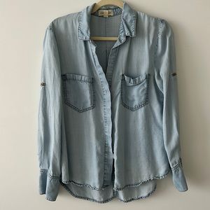 Cloth and stone, long sleeve, button down with roll up sleeves and slit back by